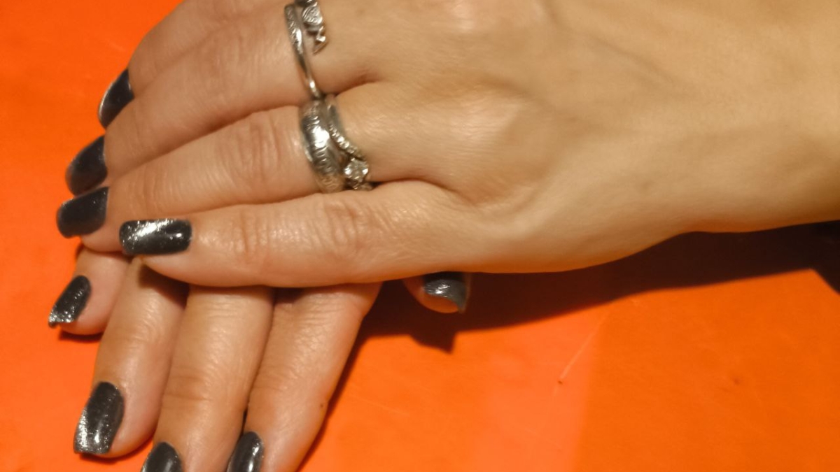 Не пилите, а гладьте: как работать с пилочкой, чтобы ногти не ломались — секреты мастера маникюра ИА SM-News