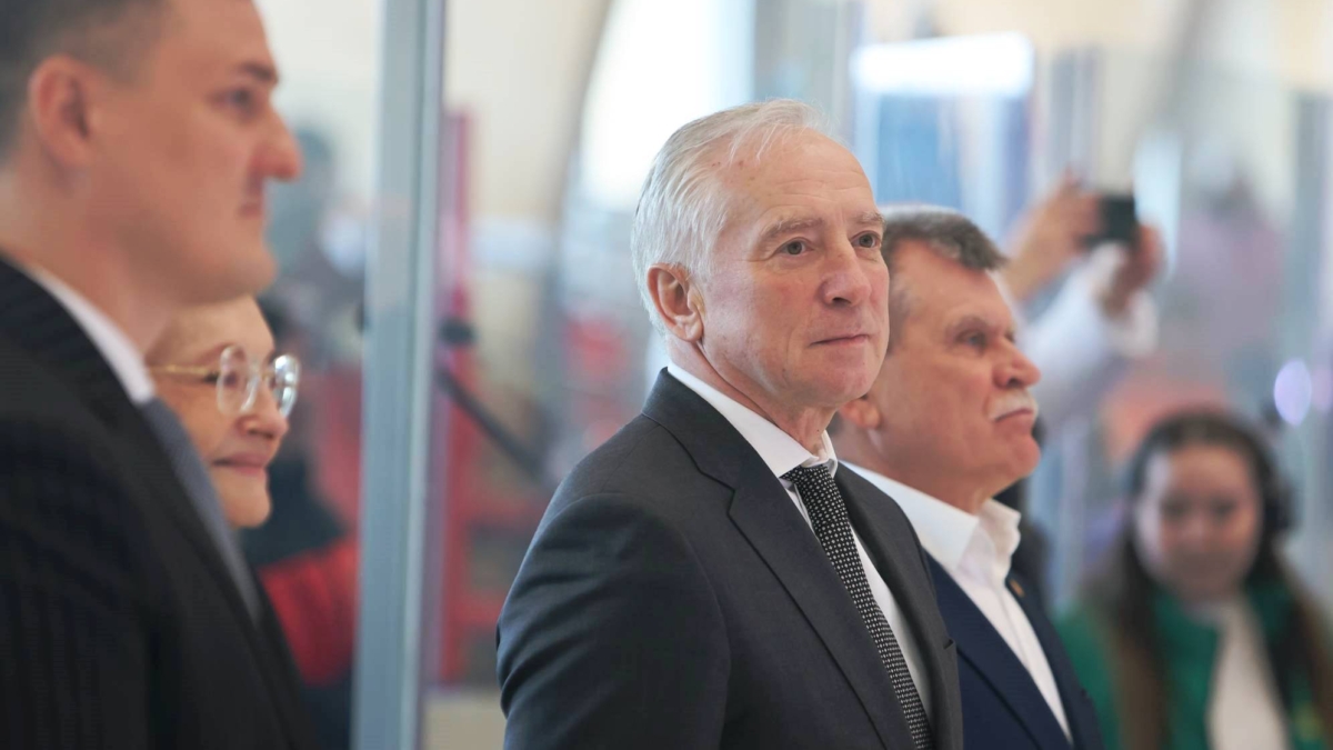 Томский губернатор открыл круглогодичный ледовый корт в Асине