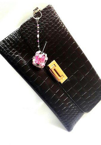 Лёгкость в руке — свобода в шаге: клатчи меняют гардероб этой весной, как их правильно носить ИА SM.News