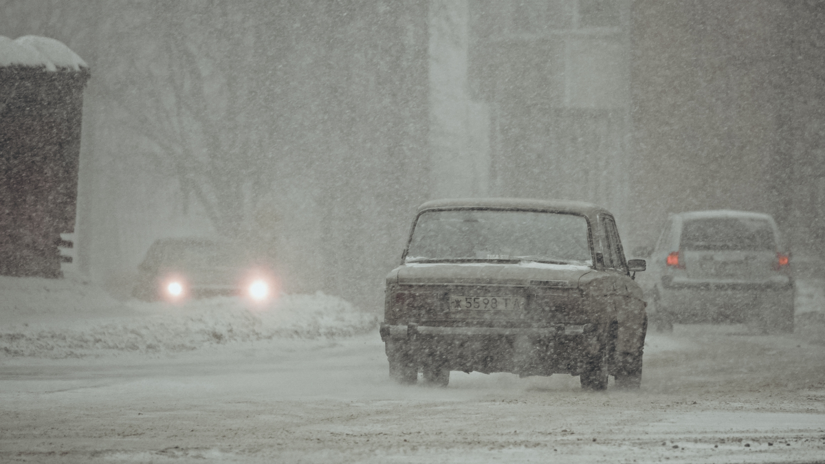 Кладу это под лобовое стекло автомобиля на ночь и утром еду сразу: нет никакого конденсата зимой ИА SM-News