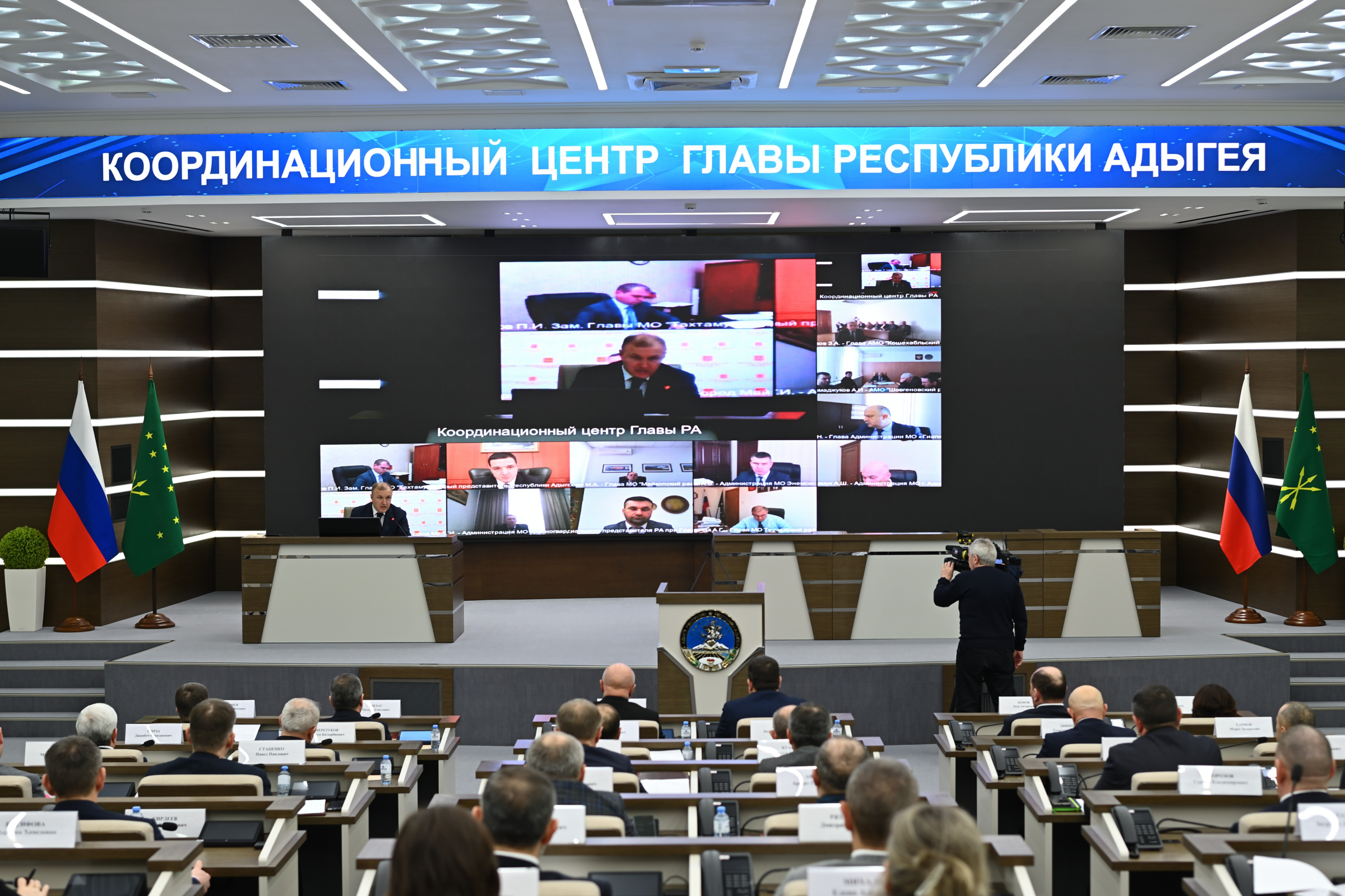 Глава Адыгеи провел планерное совещание Кабинета министров республики