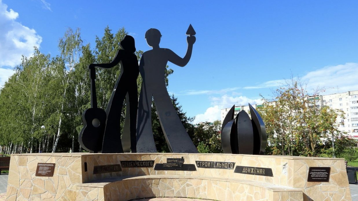 Губернатор Мазур поздравил с праздником Российские студенческие отряды