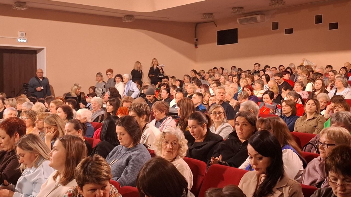 Более 350 старост и общественников собрались на встречу с Миляевым в Новомосковске