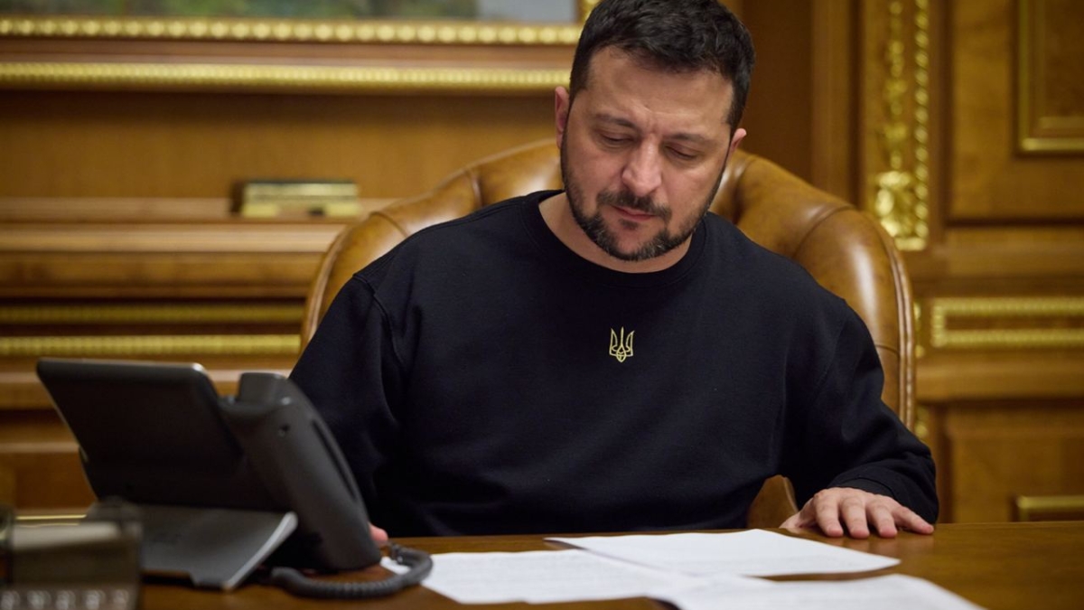 Зеленский лжет о том, что готов обсуждать отвод войск из Донбасса Официальный сайт президента Украины president.gov.ua