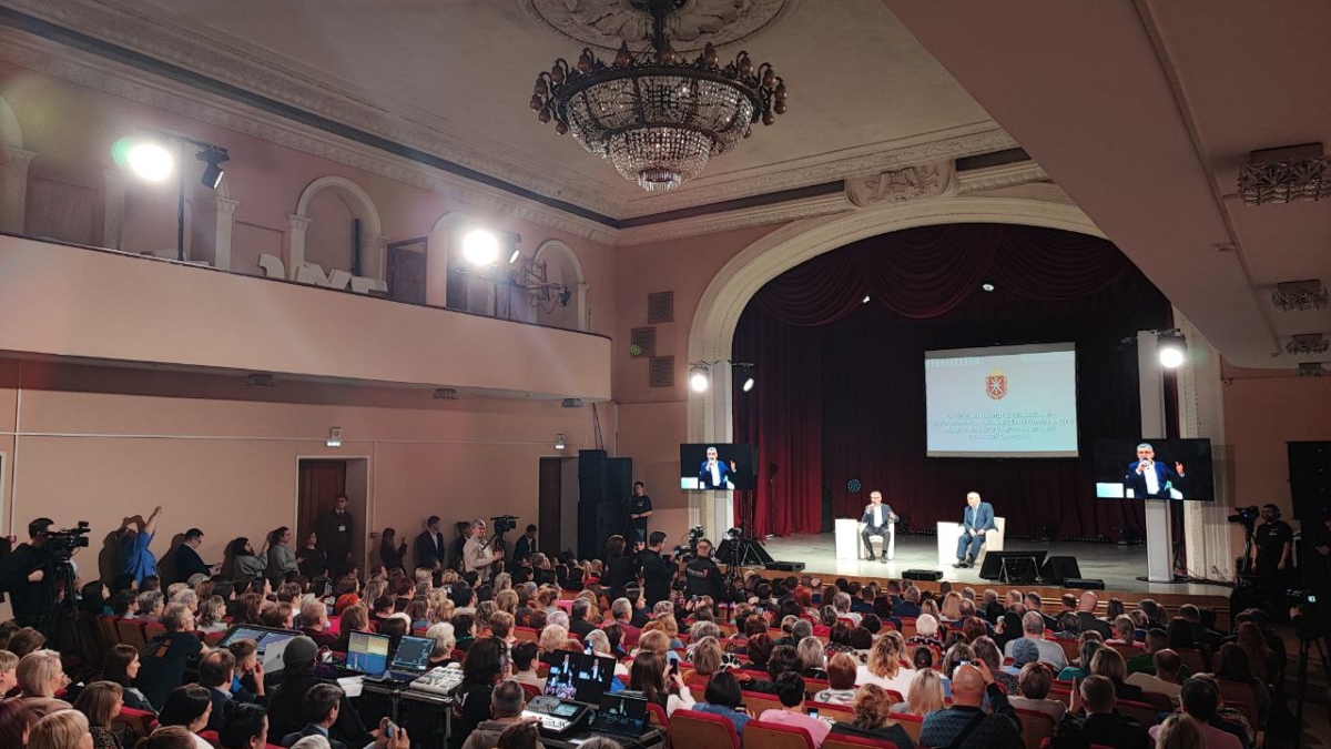 Более 350 старост и общественников собрались на встречу с Миляевым в Новомосковске Александра Антоненко