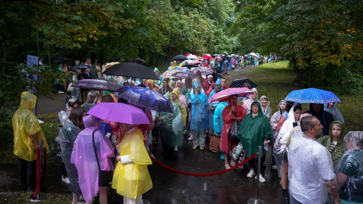 Зачем покупать дождевик, если есть старая шторка для ванны? Простой лайфхак для весеннего дождя ИА SM-News