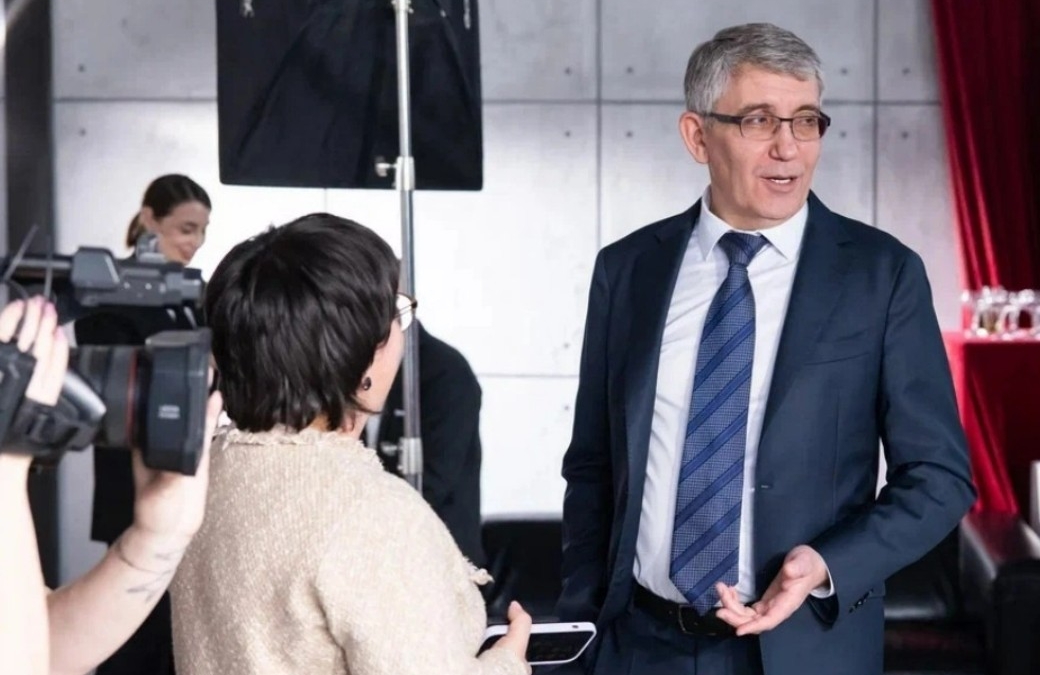 РГ передала Президентской библиотеке видеокнигу по сказке Салтыкова-Щедрина: в ней участвовал Дмитрий Миляев ИА SM.News