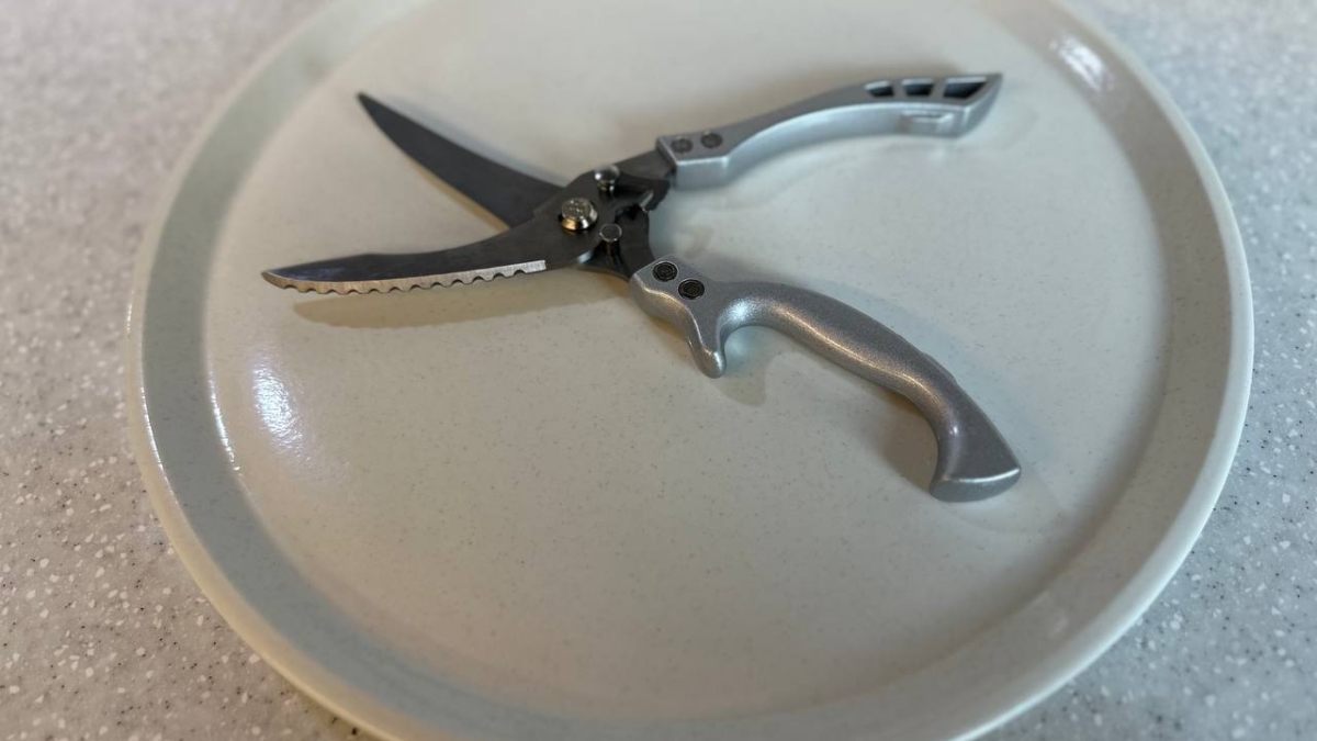 Вы выбрасываете 5-литровые бутылки, а могли бы сэкономить тысячи — неожиданные применения ПЭТ ИА SM-News