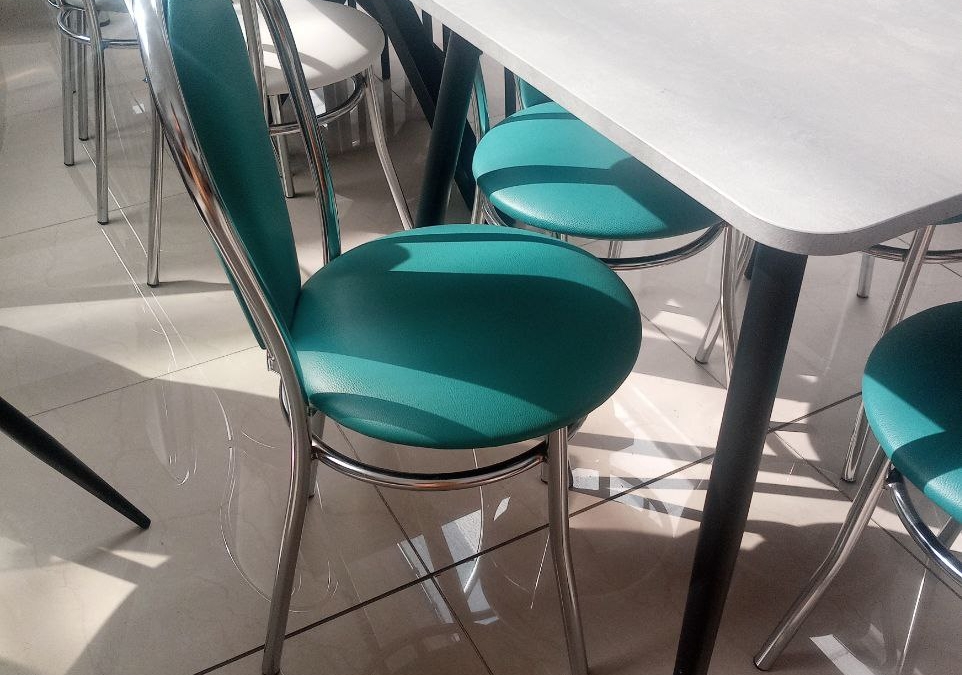 Защити свой стол красиво: гибкое стекло для дома и офиса — что это такое и чем полезно ИА SM.News