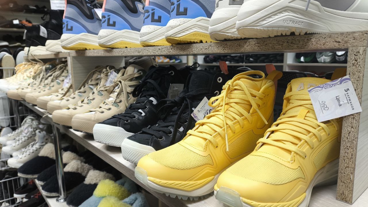 Жёлтые кроссовки, замша и босоножки из 90-х: полный гид по модной обуви весна-лето 2026 ИА SM-News