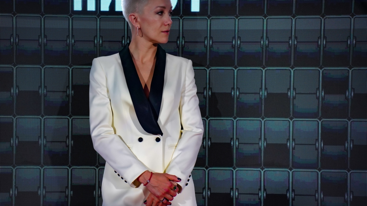 Распущенные волосы — ошибка стиля: эти 6 причёсок работают лучше в паре — форма лица и одежда Светлана Мулыкина