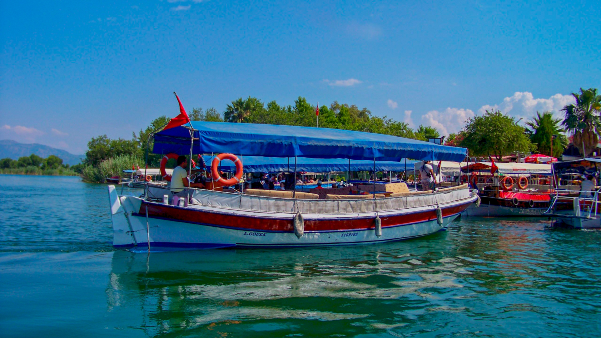 Апрель — выгодный месяц для путешествий: вот куда стоит поехать прямо сейчас ИА SM-News
