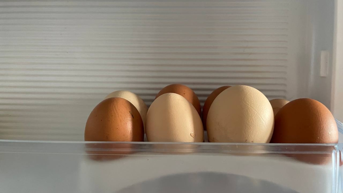 Как варить яйца и охлаждать — чтобы скорлупа отлетала сама: один ингредиент в воду решает всё ИА SM-News