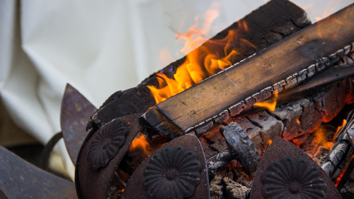 Не выбрасывайте уголь из мангала: 3 минуты — и готова термостойкая краска, которая выдерживает 600°C SM-News
