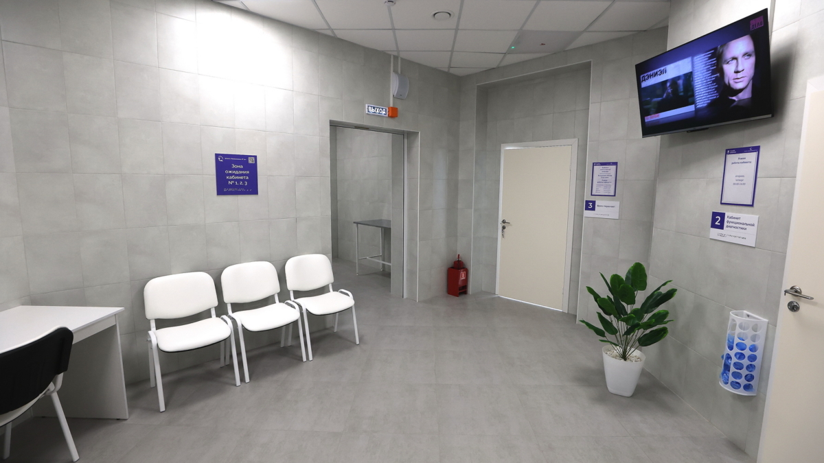 Губернатор Владимир Мазур проверил работу новой амбулатории в томском микрорайоне Радонежский