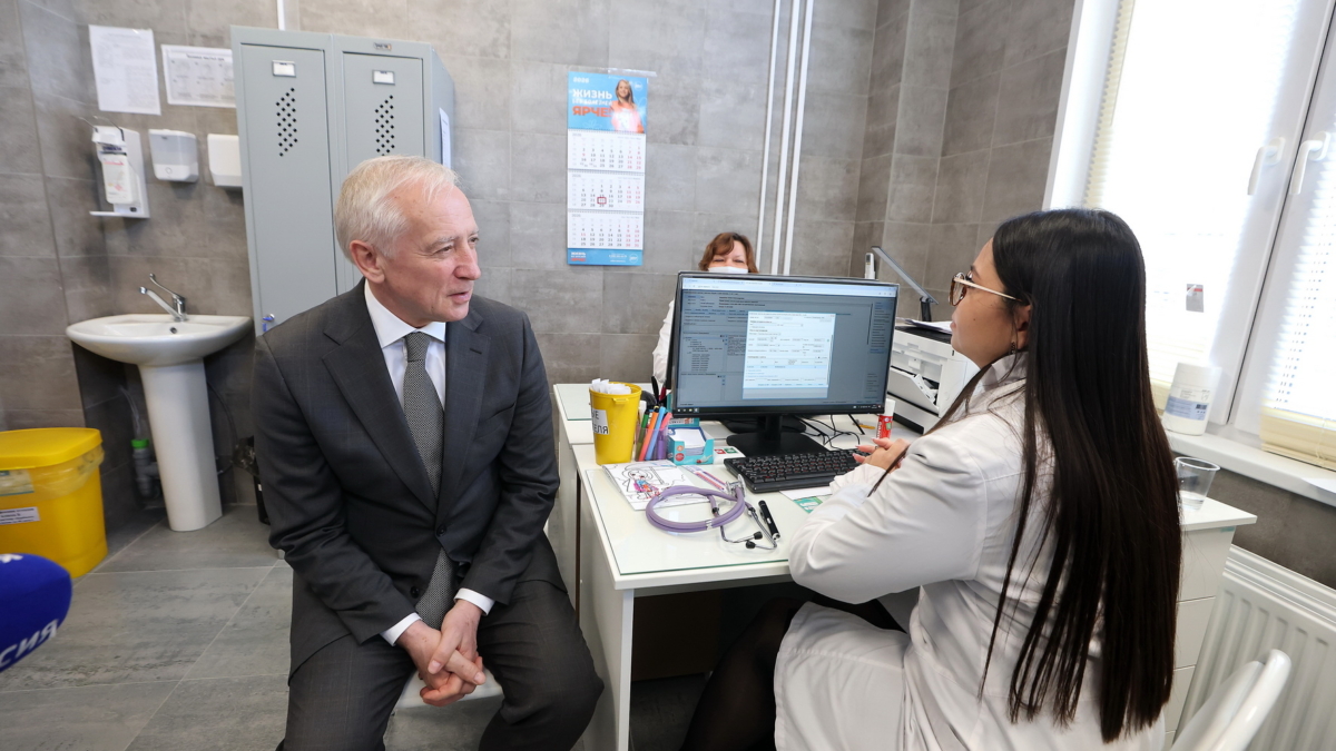 Губернатор Владимир Мазур проверил работу новой амбулатории в томском микрорайоне Радонежский