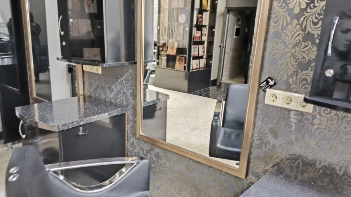 Перемываете зеркало снова и снова? Этот способ решит проблему за минуты — без дорогого средства ИА SM.News