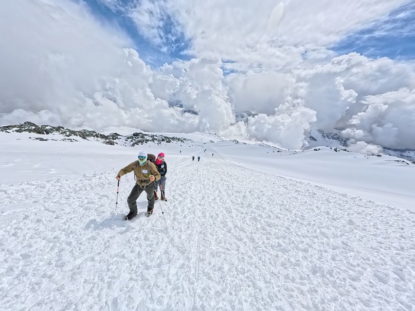 И рекорд, и кинолента: студент «Алабуга Политех» организовал экспедицию на Эльбрус