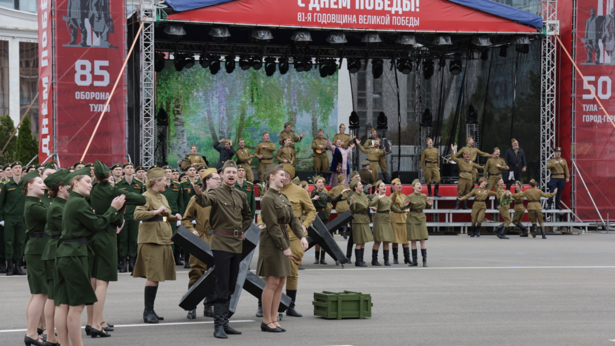 Национальностей много - народ один, заявил Миляев на Параде Победы в Туле Правительства Тульской области