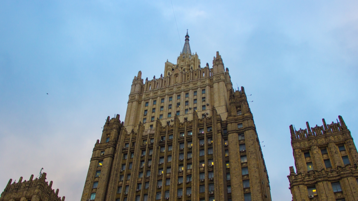 Украина не должна участвовать в военных блоках после заключения мира ИА SM-News