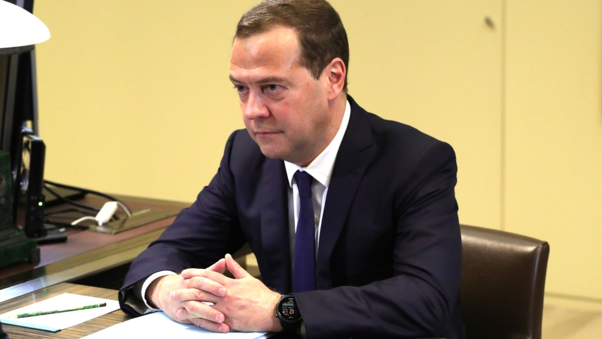 Звонок — для учителя: почему Медведев сказал твёрдое нет сокращению летних каникул Официальный сайт президента Российской Федерации kremlin.ru