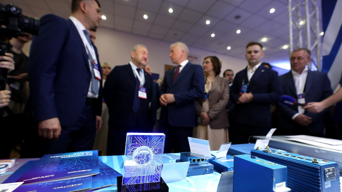Губернатор Мазур на форуме по кибербезопасности «Кибер V» обозначил приоритетные задачи перед IT-сообществом