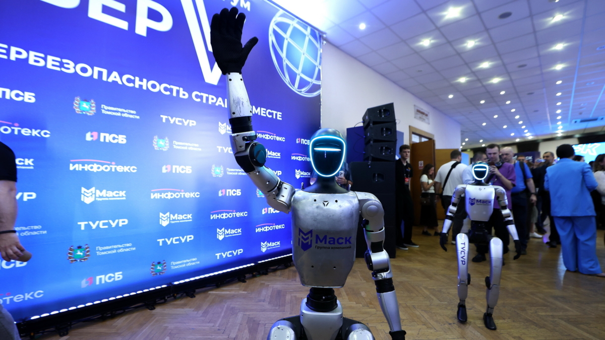 Губернатор Мазур на форуме по кибербезопасности «Кибер V» обозначил приоритетные задачи перед IT-сообществом