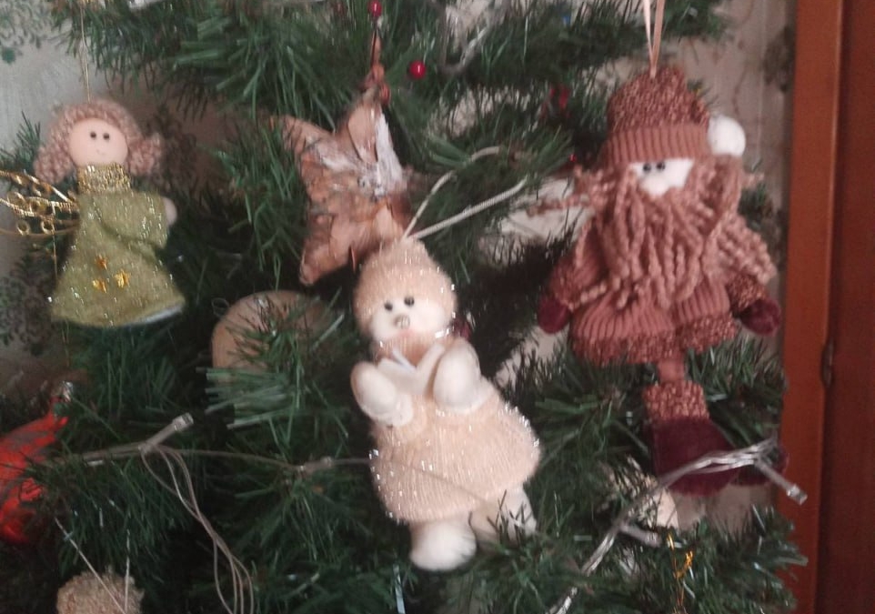 Годами копила обрезки пряжи, выкинуть рука не поднималась: 7 способов, превратить мусор в уют