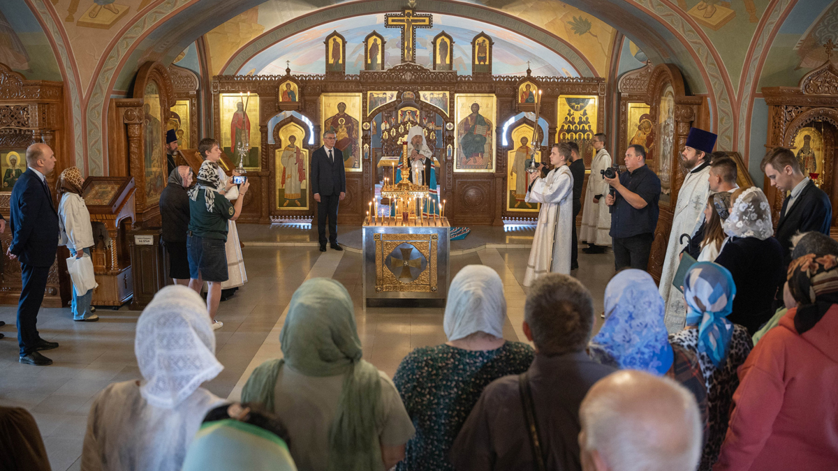 Тула скорбит по погибшим от БПЛА врага, Миляев вместе с туляками пришел на панихиду Правительство Тульской области