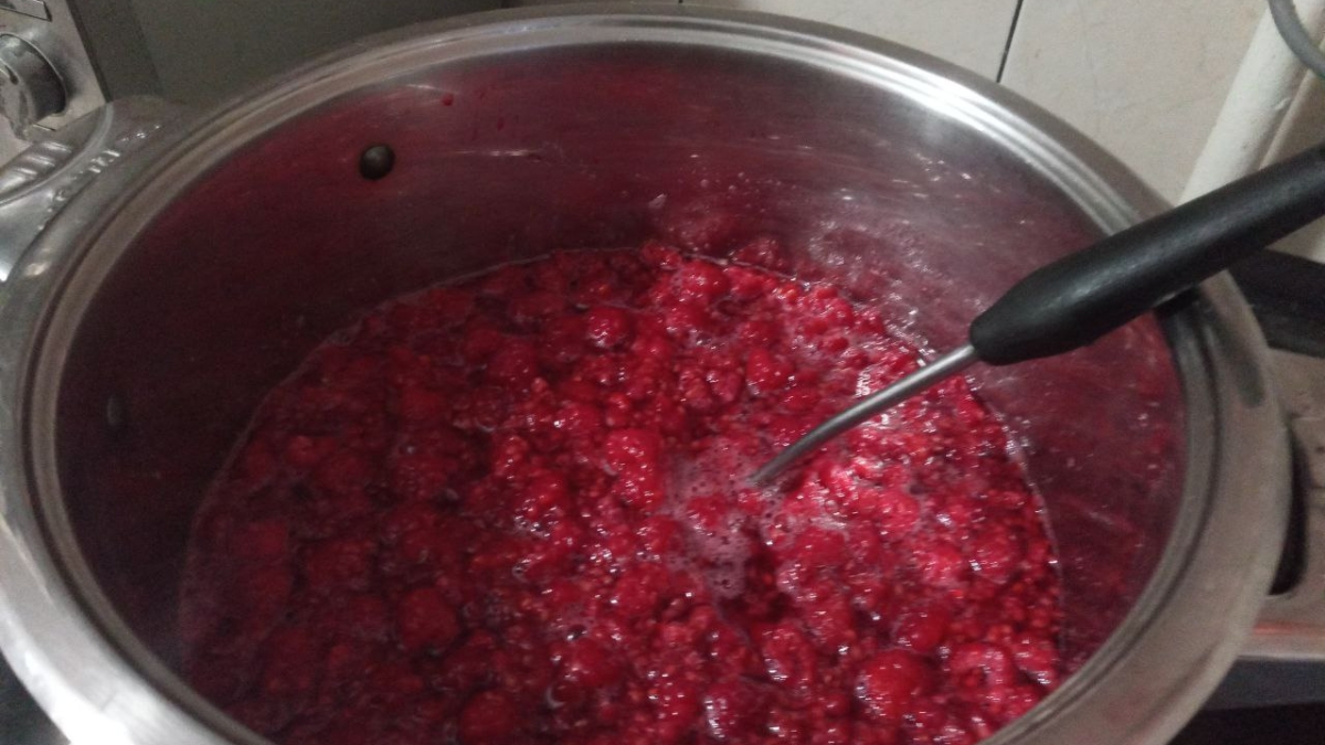 Закрываю по 10 банок каждый год: ради этого малинового варенья стоит купить ягоды прямо сейчас ИА SM.News