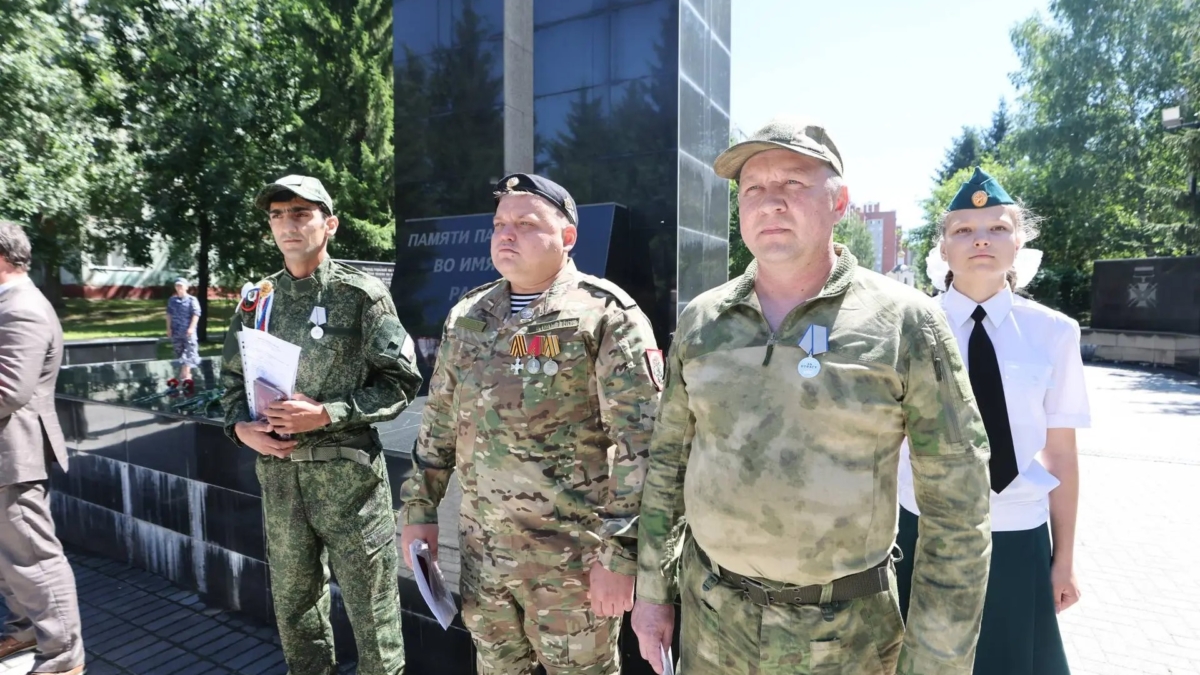 Томский губернатор в День ветеранов боевых действий почтил память павших за Родину