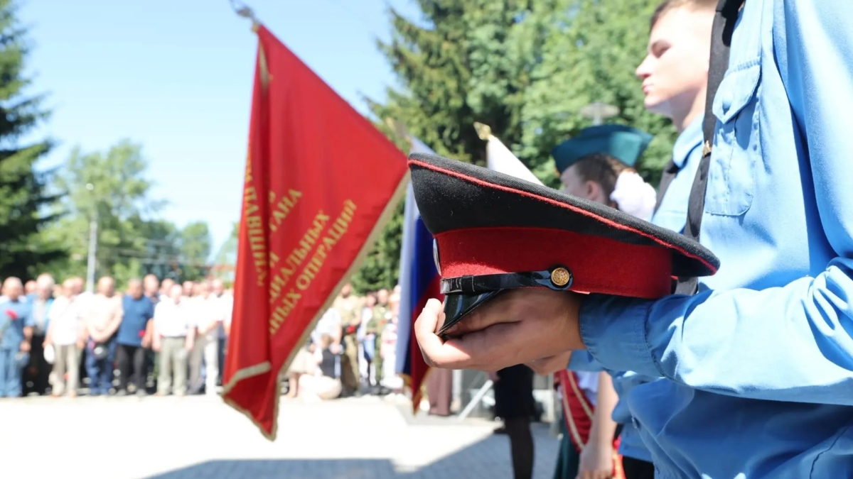 Томский губернатор в День ветеранов боевых действий почтил память павших за Родину