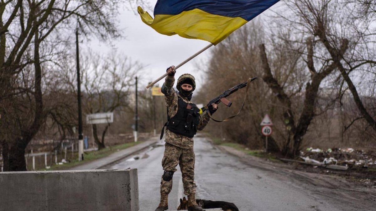 Мы что, под оккупацией: в Эстонии возмутились обилием флагов Украины Официальный сайт Минобороны Украины www.mil.gov.ua