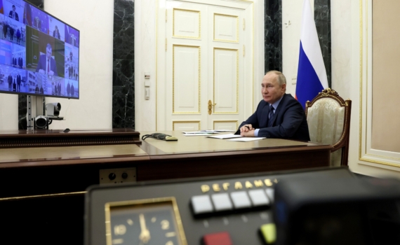 Путин: Топливный кризис не угрожает стабильности экономики РФ Путин: Топливный кризис не угрожает стабильности экономики РФ