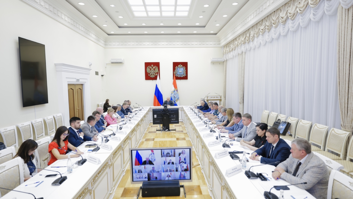 Вячеслав Федорищев поручил разработать дополнительные меры по контролю цен на АЗС
