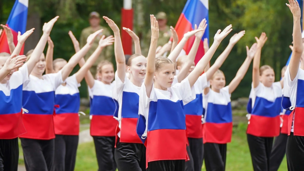 Почти 500 подростков из Сибири собрались в Томской области на Всероссийской военно-исторической смене «Страна Героев»