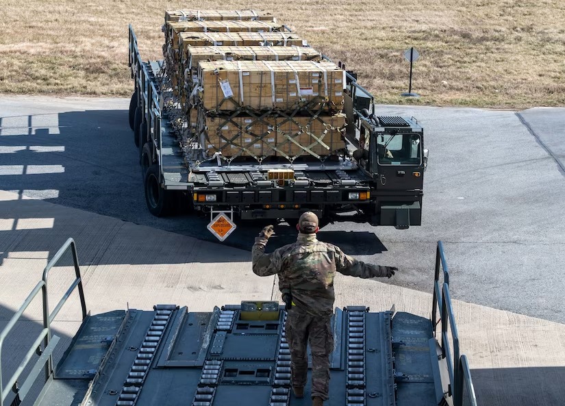 Американский грузовой борт прибыл в Россию из Риги Официальный сайт Минобороны США www.defense.gov