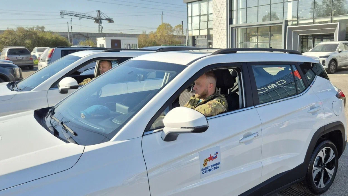 Томские ветераны СВО получили автомобили с ручным управлением