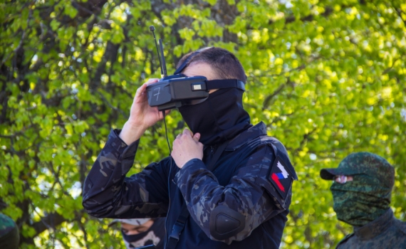 Журналист Медведев прогнозирует появление автономных роев дальнобойных дронов с ИИ Журналист Медведев прогнозирует появление автономных роев дальнобойных дронов с ИИ