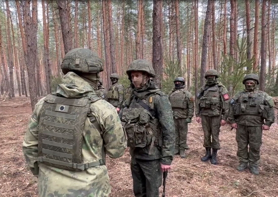Год и семь месяцев в подвале: российские военные вынесли ребенка из-под огня под Харьковом Официальный сайт Минобороны России mil.ru