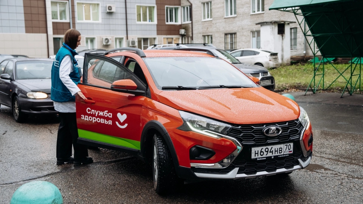 Пять новых автомобилей поступили в медучреждения Томска по нацпроекту «Продолжительная и активная жизнь»